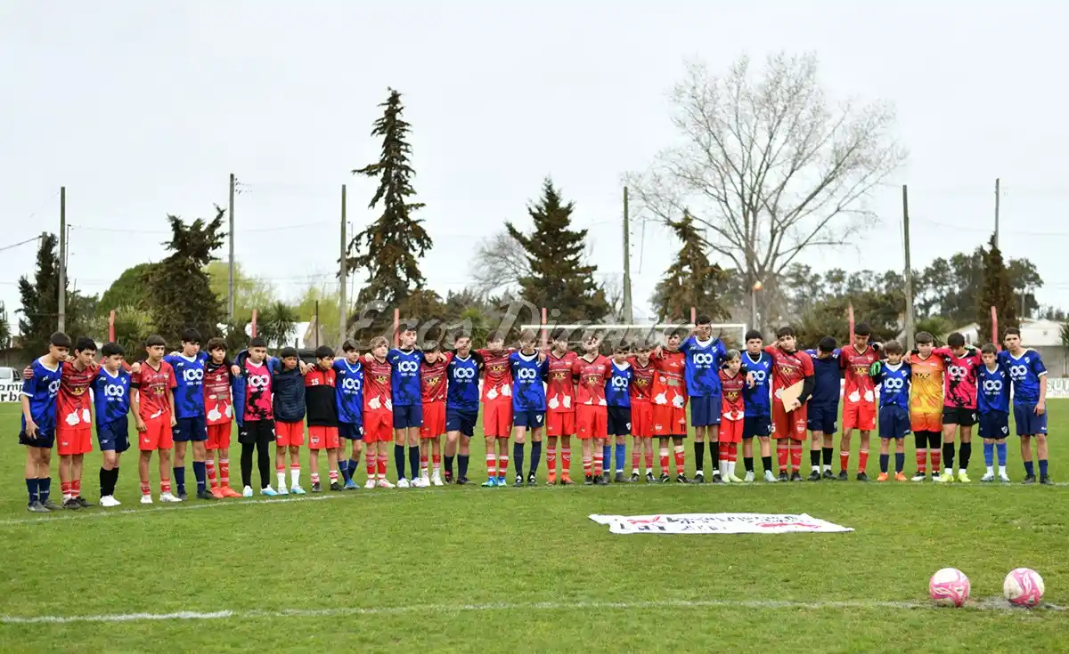 Formados para recordar la figura del juvenil sancayetanense