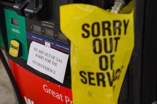 Escasez de gasolina, desempleo y tensiones internas: la mala semana de Biden