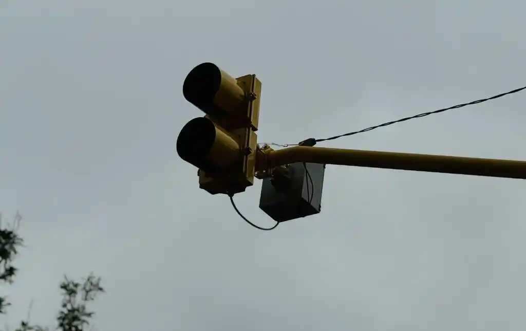 Colocaron semáforos en Pueyrredón y Sarmiento