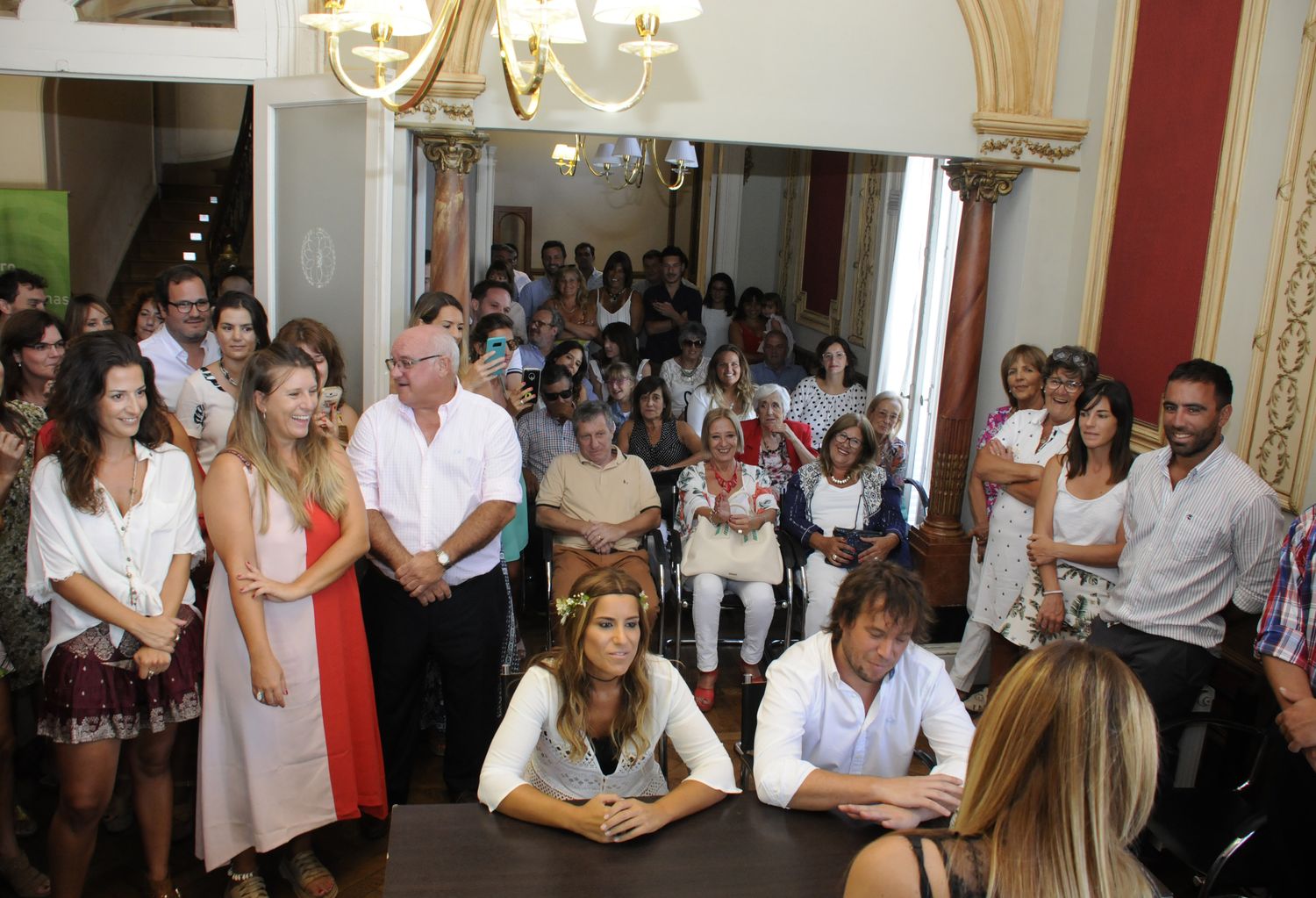 Con gran convocatoria, se celebraron los cinco casamientos en la emblemática Casa de la Cultura