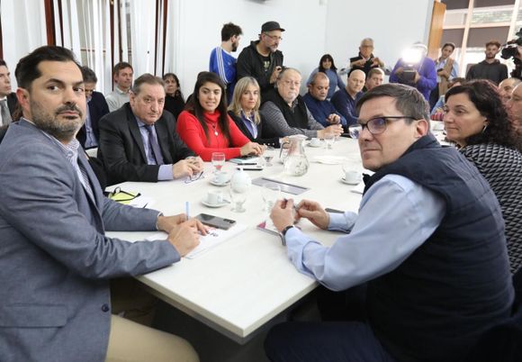 Al igual que con la paritaria central, la reunión con los gremios docentes pasó a cuarto intermedio