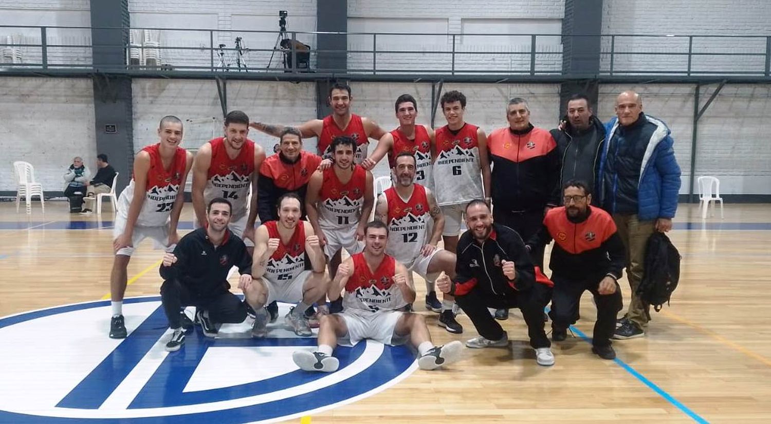 Independiente dio el golpe en Villegas y sigue en carrera