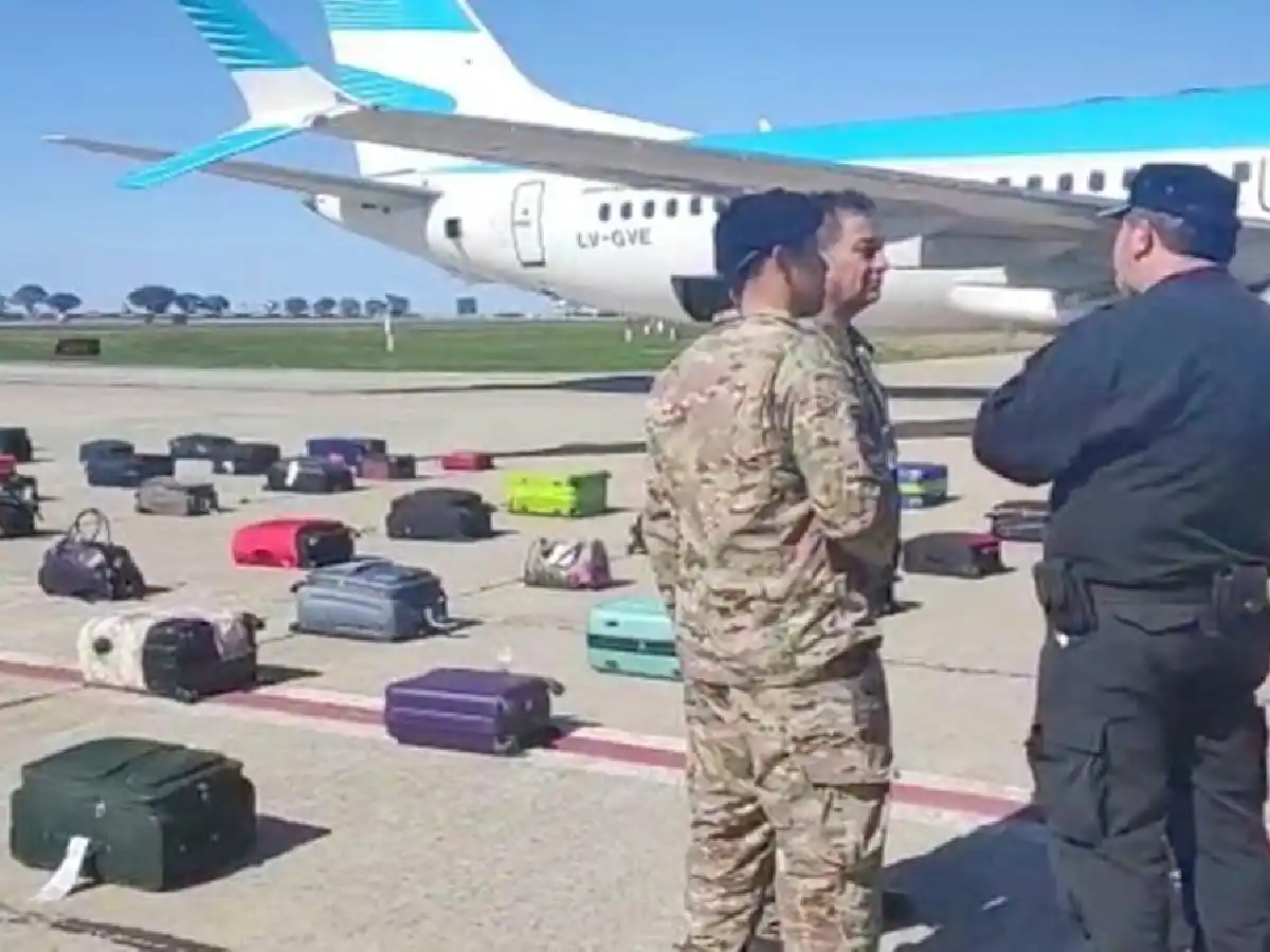 Amenaza de bomba en un avión de Aerolíneas Argentinas que estaba por despegar de Ezeiza hacia Miami