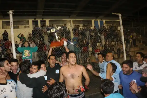 Defensores del Oeste y Pueblo Nuevo abren una nueva Copa Gualeguaychú