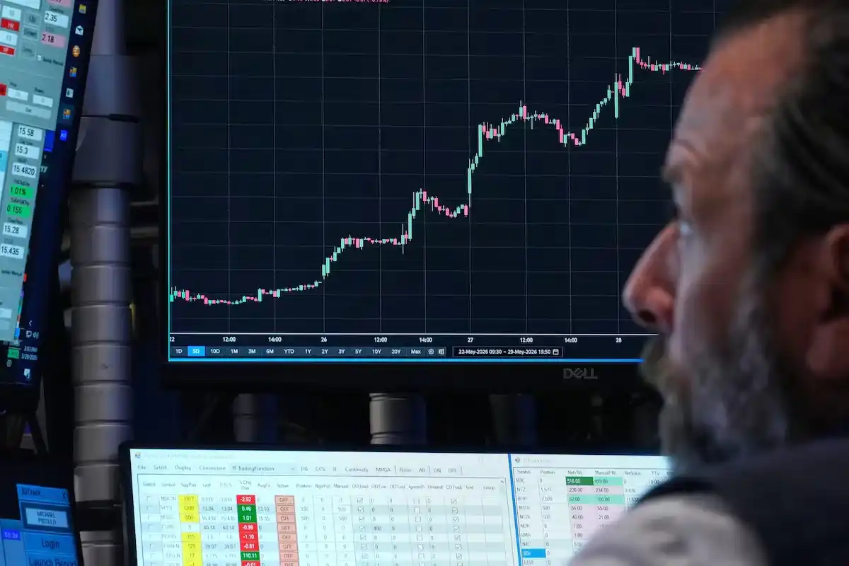 El riesgo país podría perforar el piso de los 400 puntos durante el fin de semana largo argentino