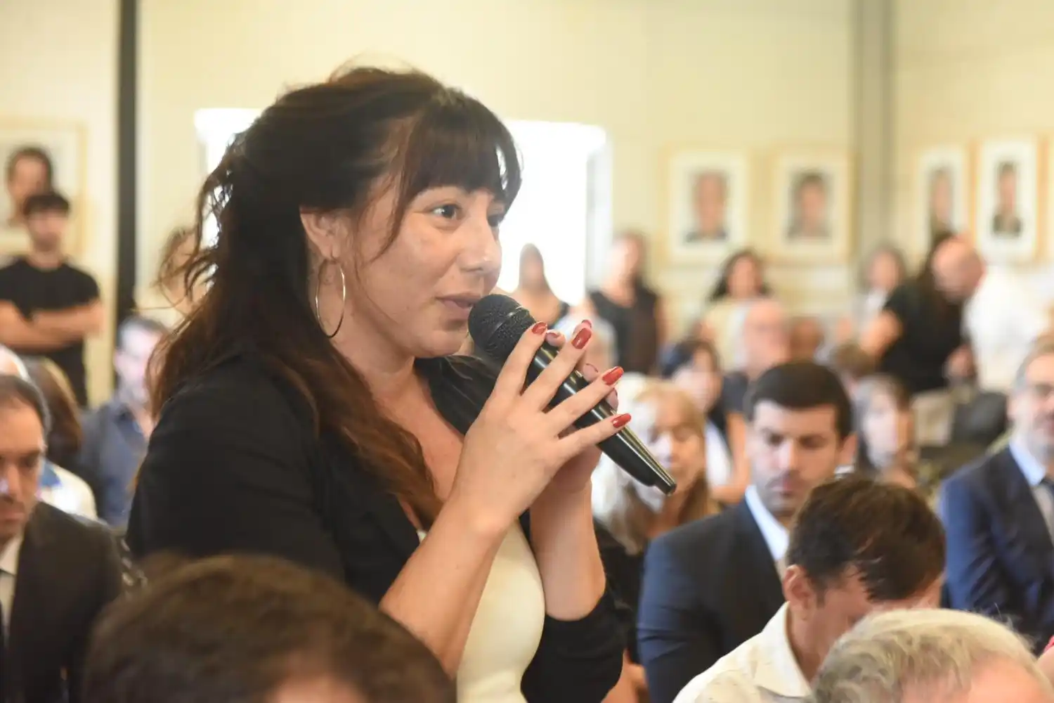 Cintia Mansilla durante la sesión especial en la excomisaría Quinta.