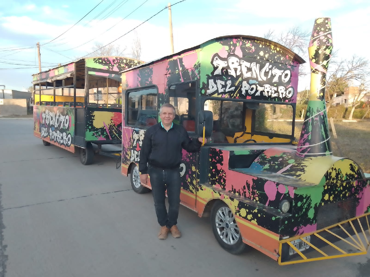 Con mirada turística: un trencito recorre las calles de Arroyito            
