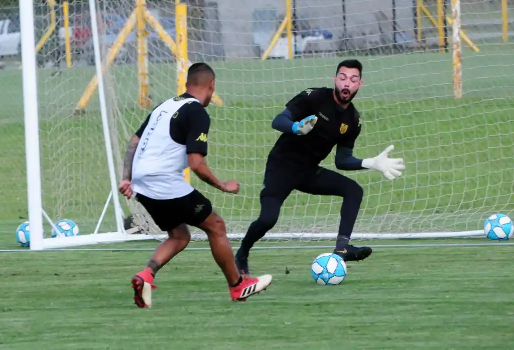 Los 27 jugadores que se entrenan en Santamarina