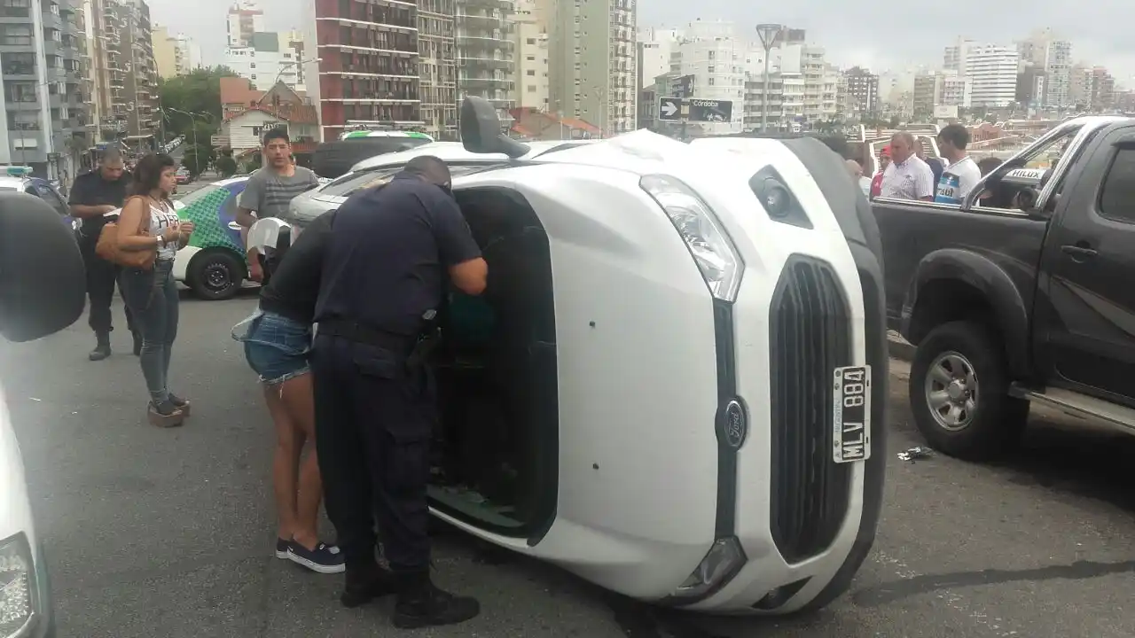 Chocó y volcó en la costa: no pasó el test de alcoholemia
