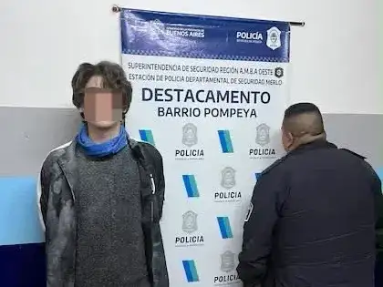 Video: roció un auto con nafta e intentó incendiar una Shell en Merlo, pero los playeros evitaron una tragedia