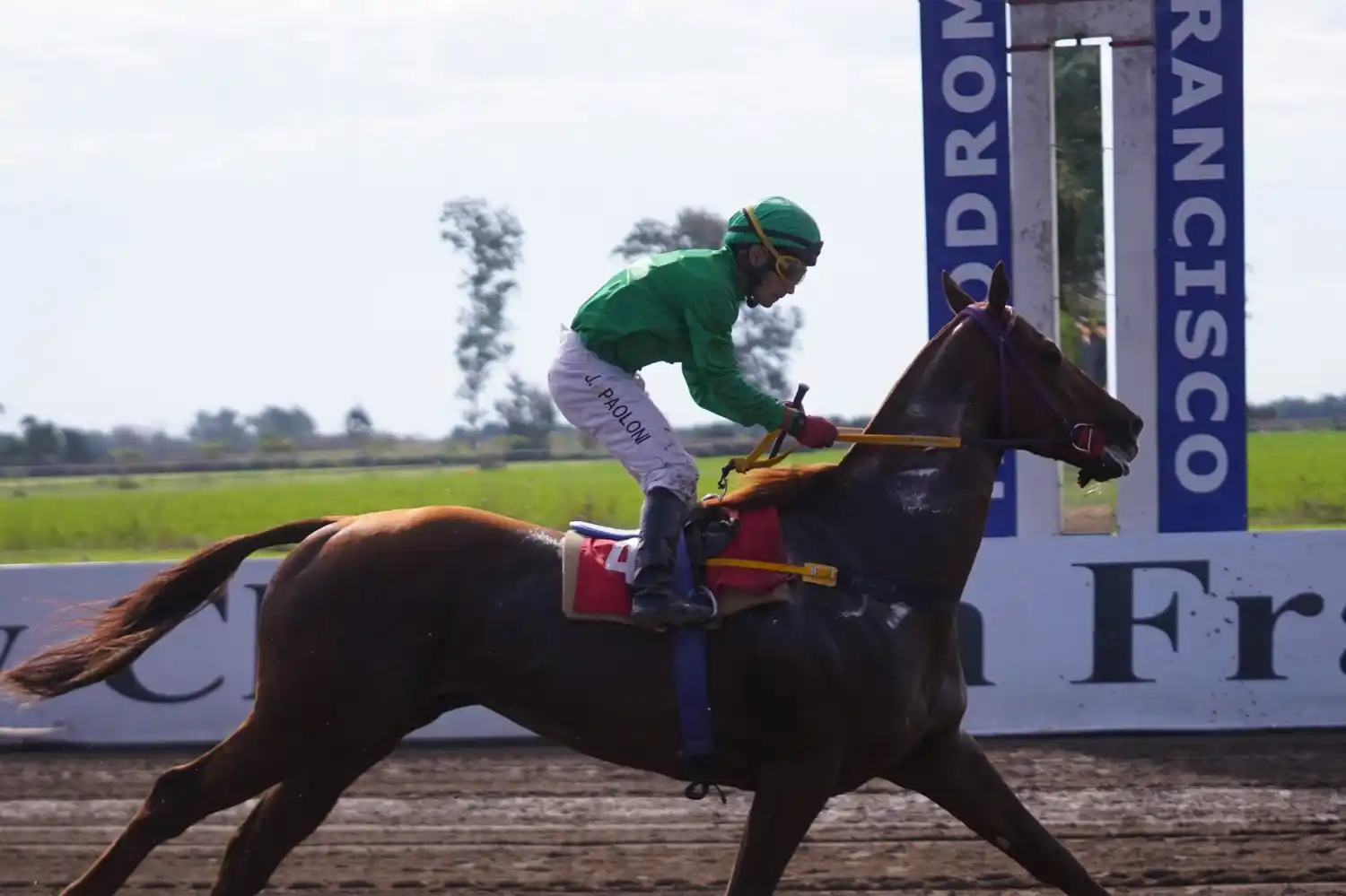 La competencia más destacada de la jornada hípica fue el Clásico "Día Nacional del Caballo".