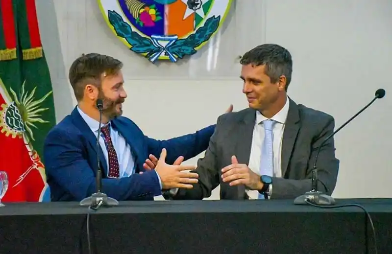 Azcué presentó un informe con presuntas irregularidades de la gestión Cresto