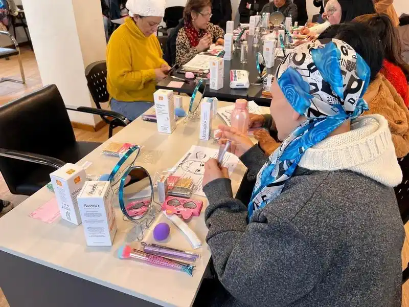 Primer Taller de Maquillaje
Terapéutico Oncológico