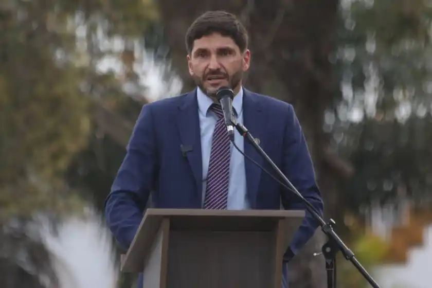 Pullaro: "Cada vez que vinieron a intentar imponernos reglas de juego, Santa Fe resistió"