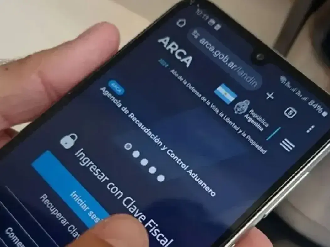 Alertan por nuevas estafas con mails que simulan ser de ARCA: "No se pide nada por link"