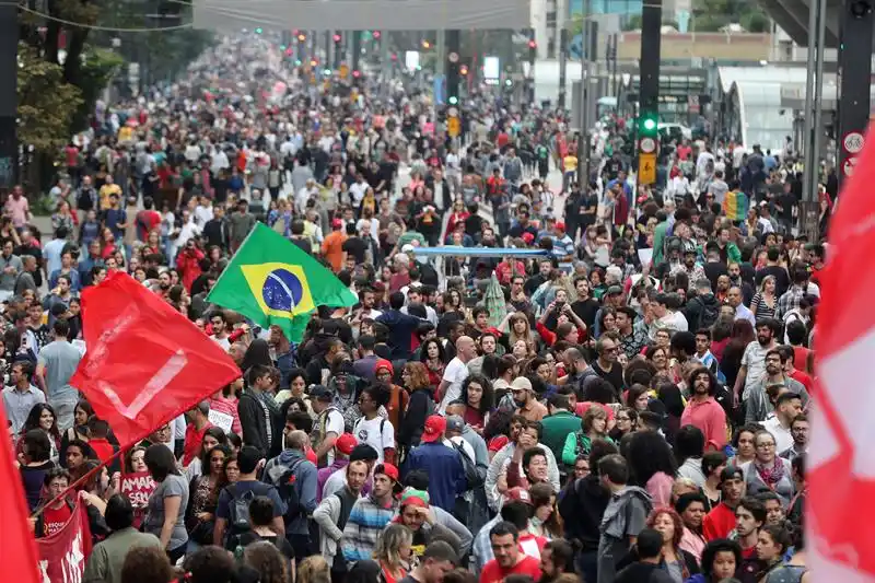 Protesta en Brasil contra la nueva ley laboral y la reforma jubilatoria