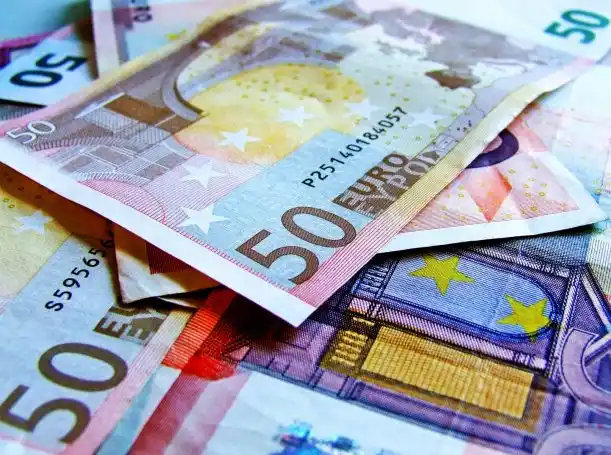 Los bancos se contraen y las fintech se expanden
