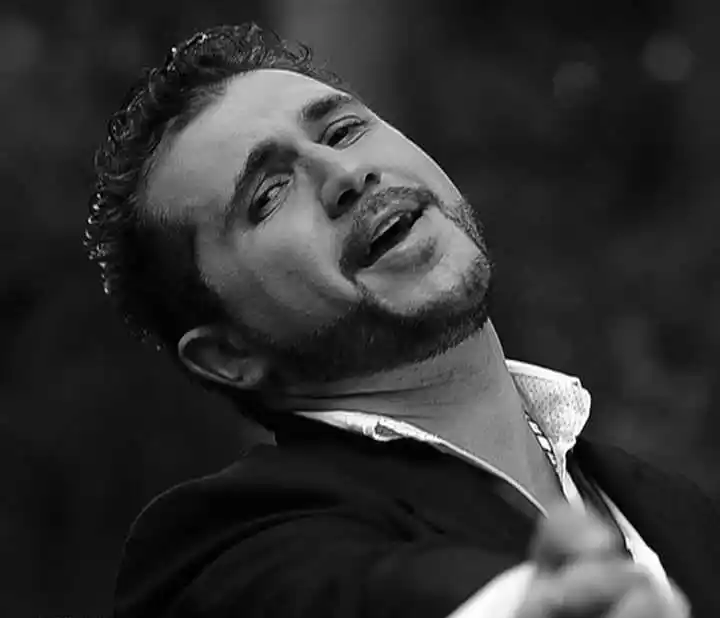 Noche de ritmos latinos con la música de Damián Shine