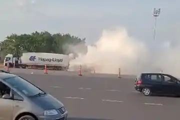 Derrame químico de camión en Ituzaingó: Municipio pide a vecinos no circular y quedarse dentro de sus casas