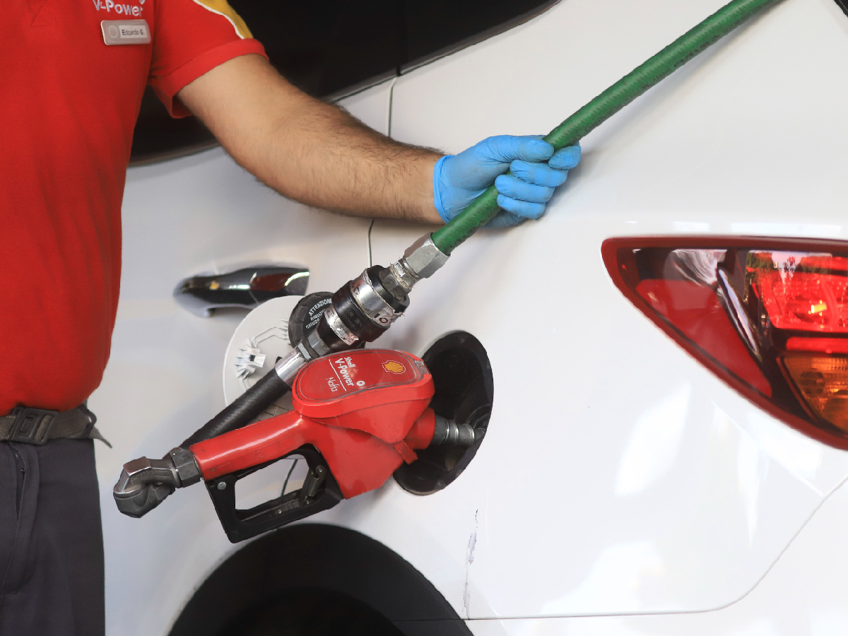 Combustibles: Axion y Shell suben los precios de las naftas y gasoil