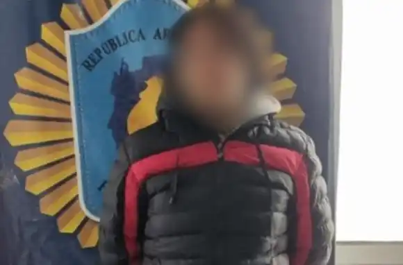 Ciudad de Santa Fe: Policía Federal Argentina detuvo a joven con pedido de captura por vender droga