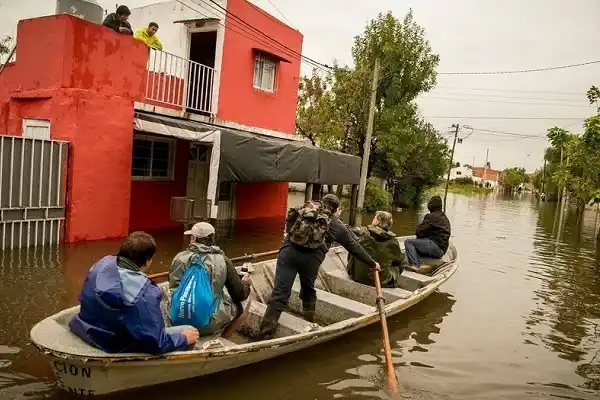 Gestionan la reubicación de 50 familias en zonas inundables