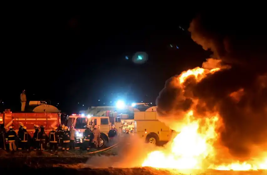 Sube a 66 la cifra de muertos por el estallido de un ducto de combustible en México