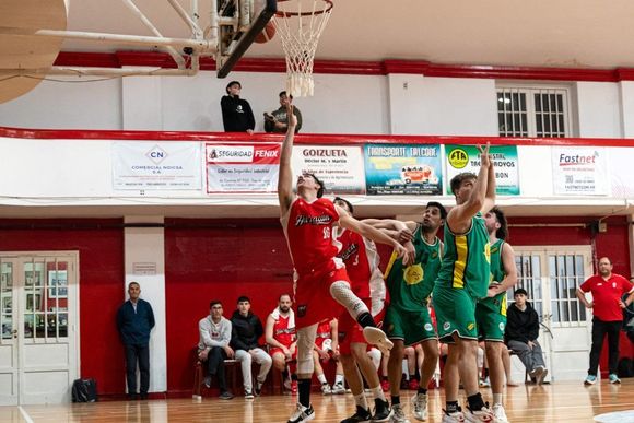 Básquet: Huracán se quedó con el clásico ante Costa Sud