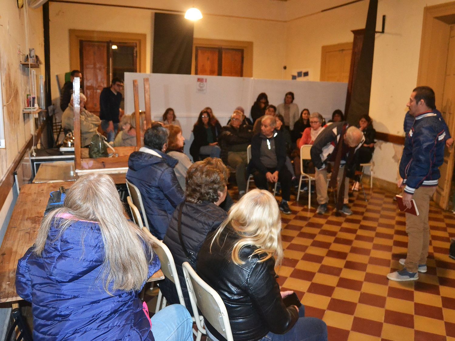 Vecinos realizaron una primera reunión en la Sociedad Italia.