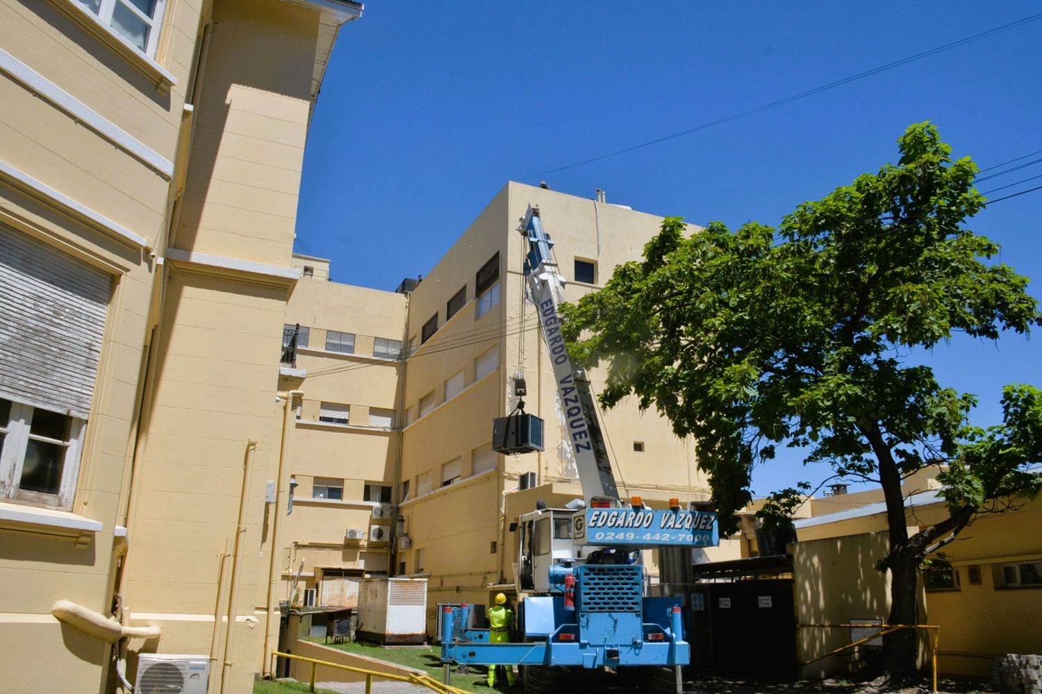 Se avanza con la obra de instalación de nuevo sistema de climatización en los quirófanos del Hospital