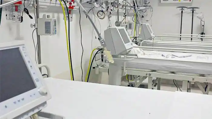 Continúan equipando los servicios de cuidados críticos