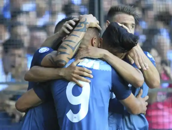 Sin sobrarle nada, Racing venció a Newell’s y se despegó arriba