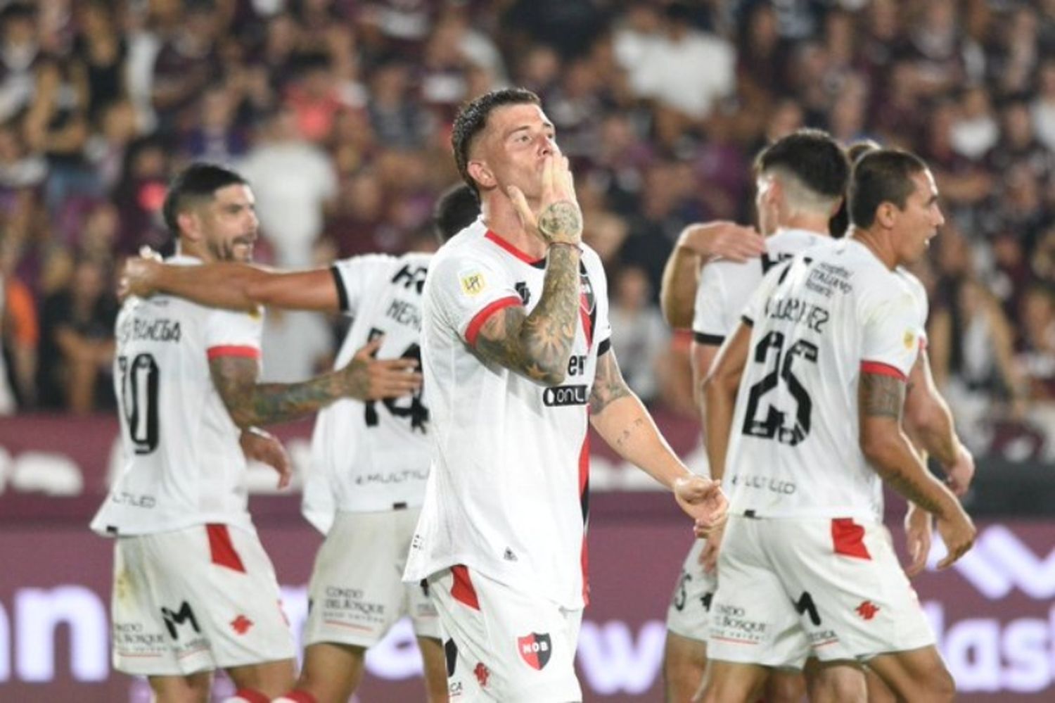 Victoria que ilusiona: Newell’s le ganó 2-0 a Lanus en la Fortaleza