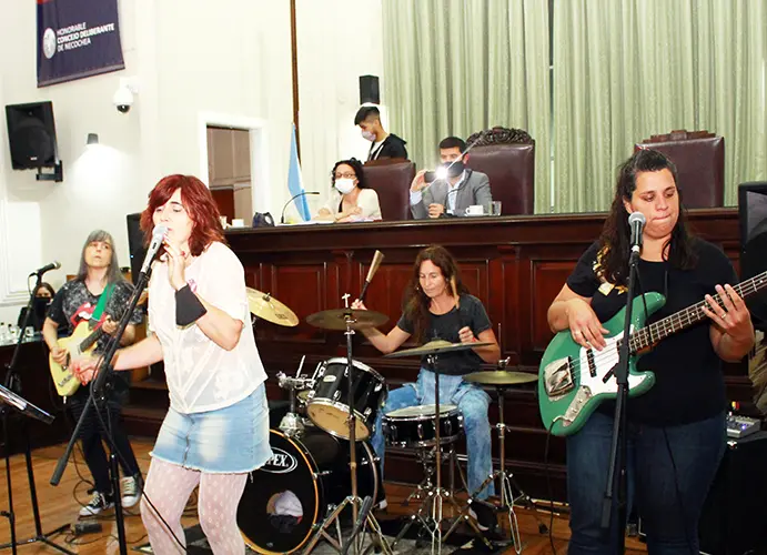 A puro rock. Concejo con pocos temas