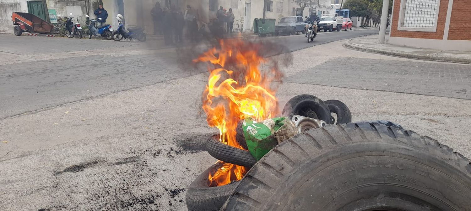 Empleados municipales en conflicto con el Ejecutivo