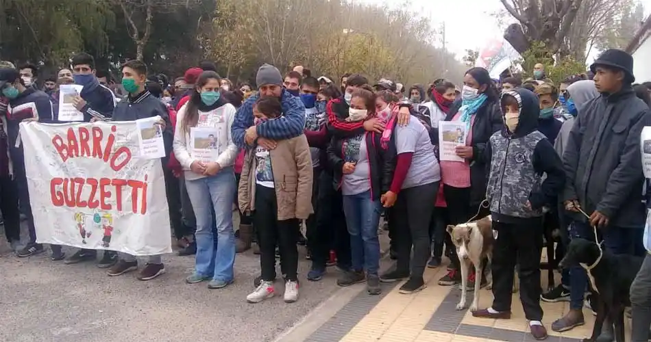 Crimen en Cañuelas: Multitudinaria caravana con reclamos de "justicia" en la despedida de Alex