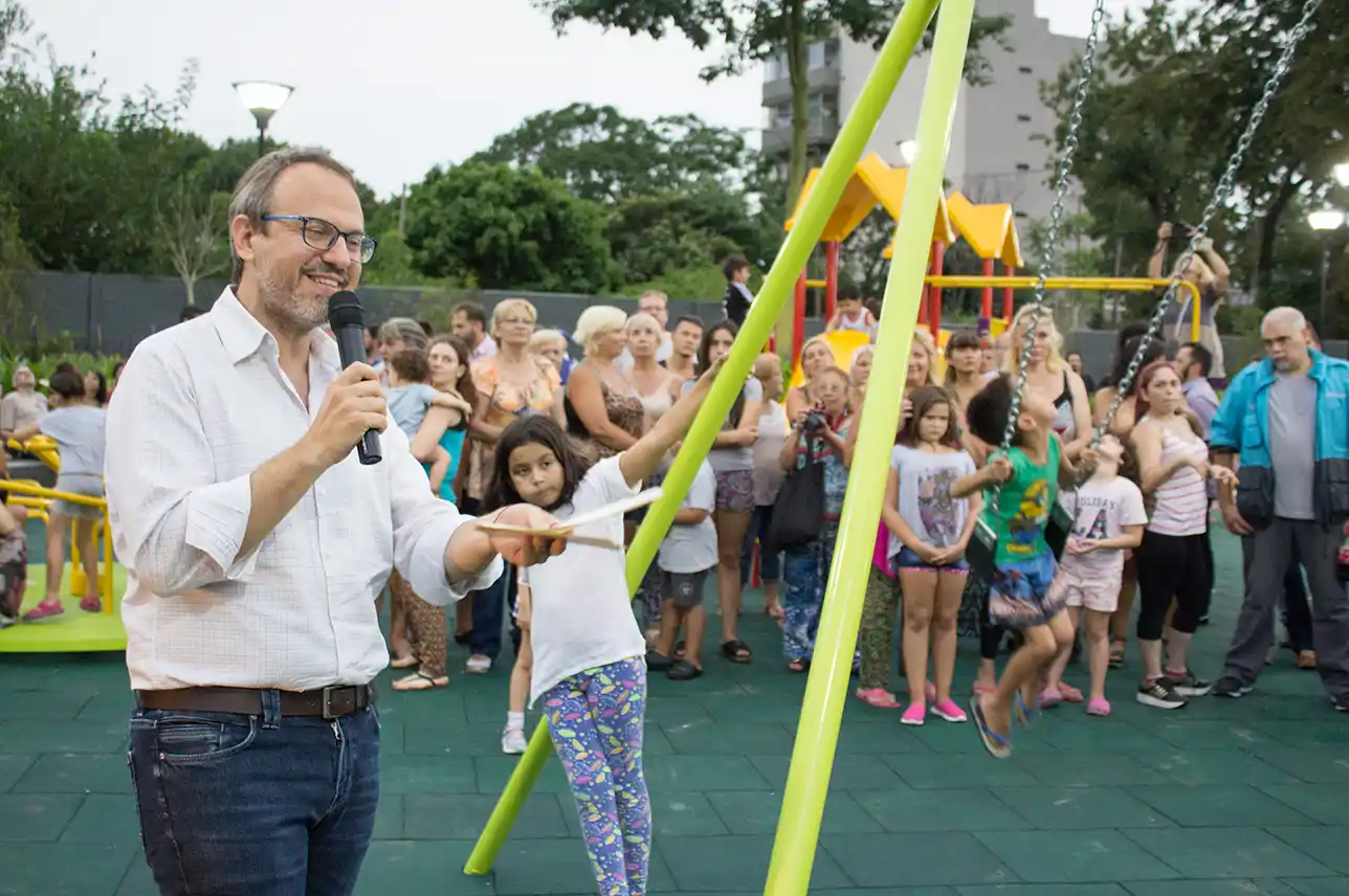 Tres de Febrero: Valenzuela inauguró una plaza en Villa Raffo