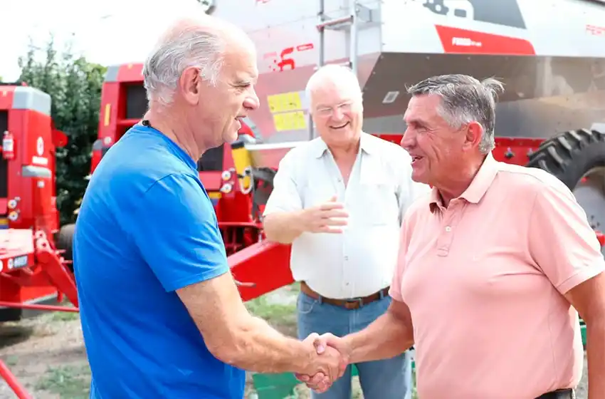 En Balcarce, Grindetti pide al Gobierno "sacarle un pie de la cabeza al campo"