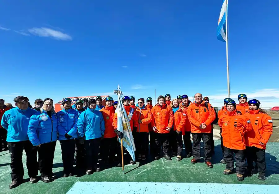En la Antártida. Milei visitó las bases Marambio y Esperanza