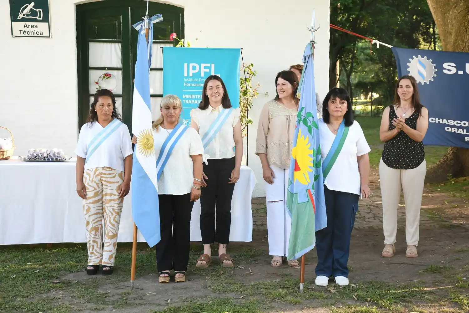 Entrega de diplomas a más de 400 egresados del Centro de Formación Laboral Nº 401