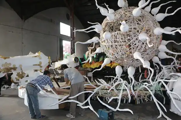 29 carrozas desfilarán esta noche en el Corsódromo