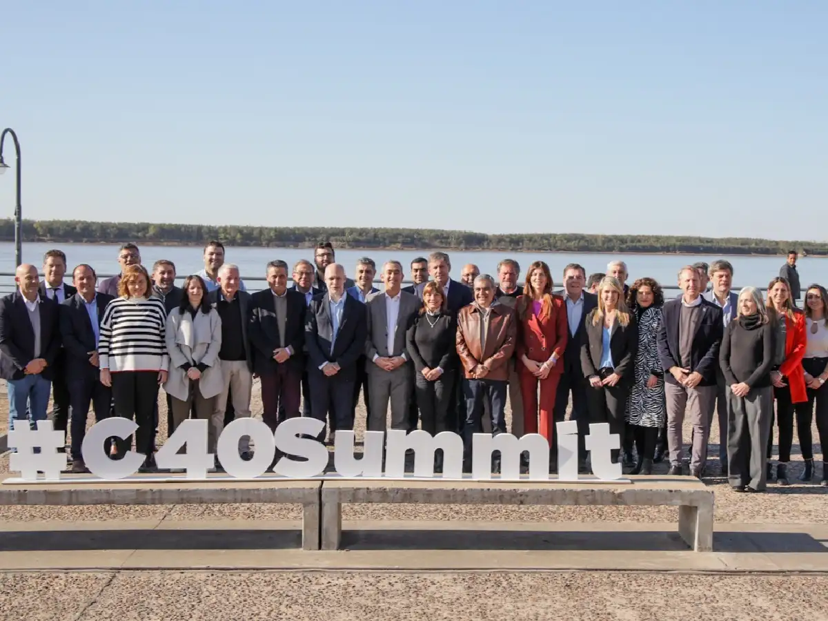 Llaryora participará de la Cumbre Mundial de Alcaldes