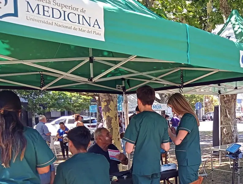 Covid: más de 300 personas recibieron la vacuna en la Plaza
