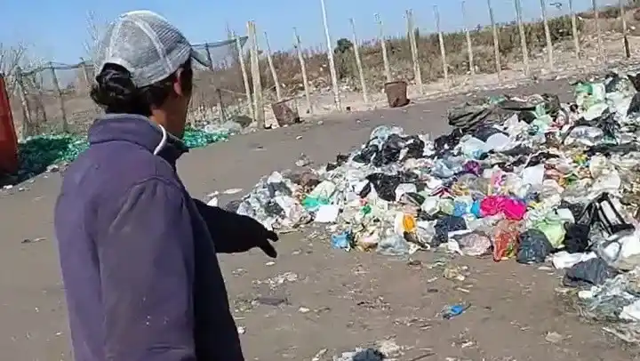 Macabro hallazgo: encontraron el cadaver de una beba dentro de una bolsa en un basural