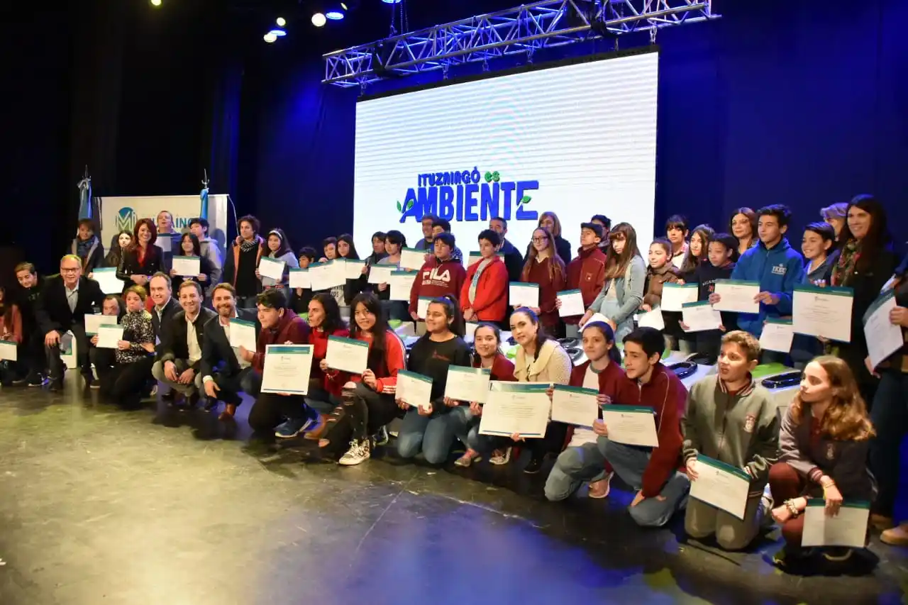 Ituzaingó: Alumnos de primer año de secundaria protagonizaron el "Compromiso ambiental"