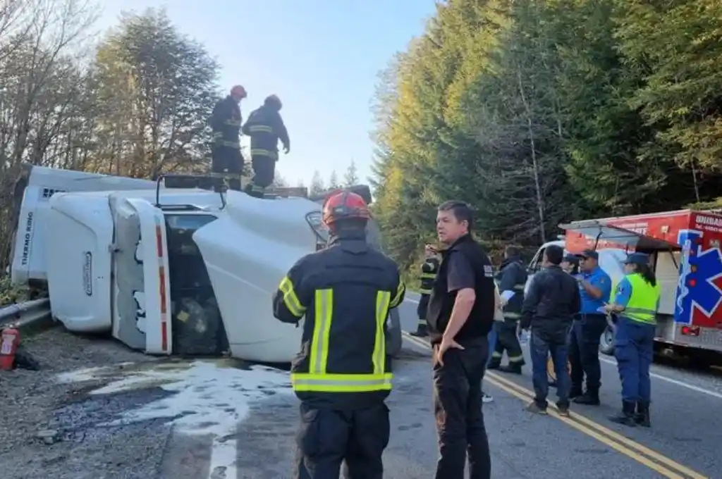 Estuvo trabajando en el lugar, Parques Nacionales, Vialidad, Salud revisando al conductor, Bomberos y la Policía.
