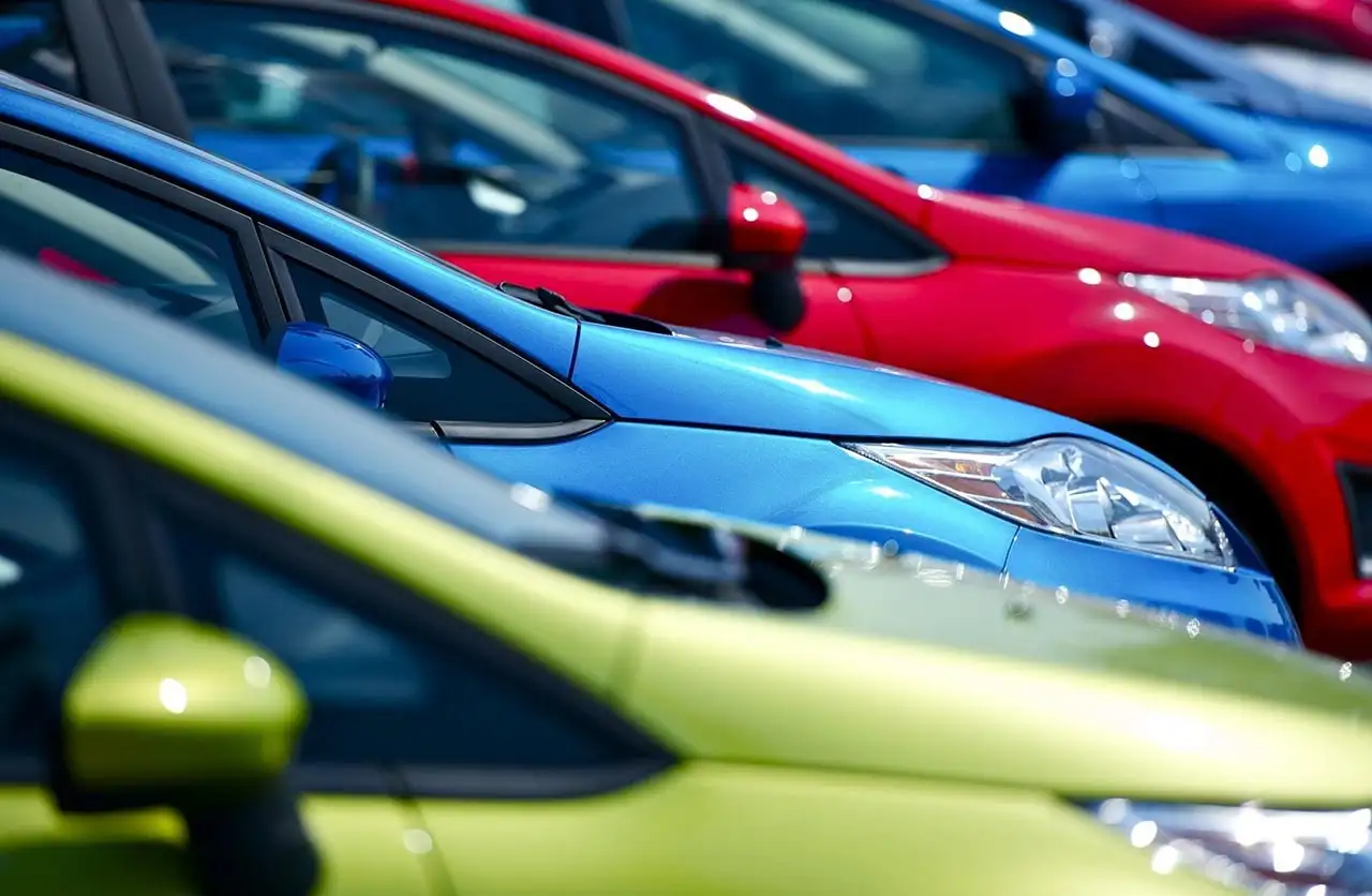 La recuperación en la venta de automóviles no logró revertir la caída anual