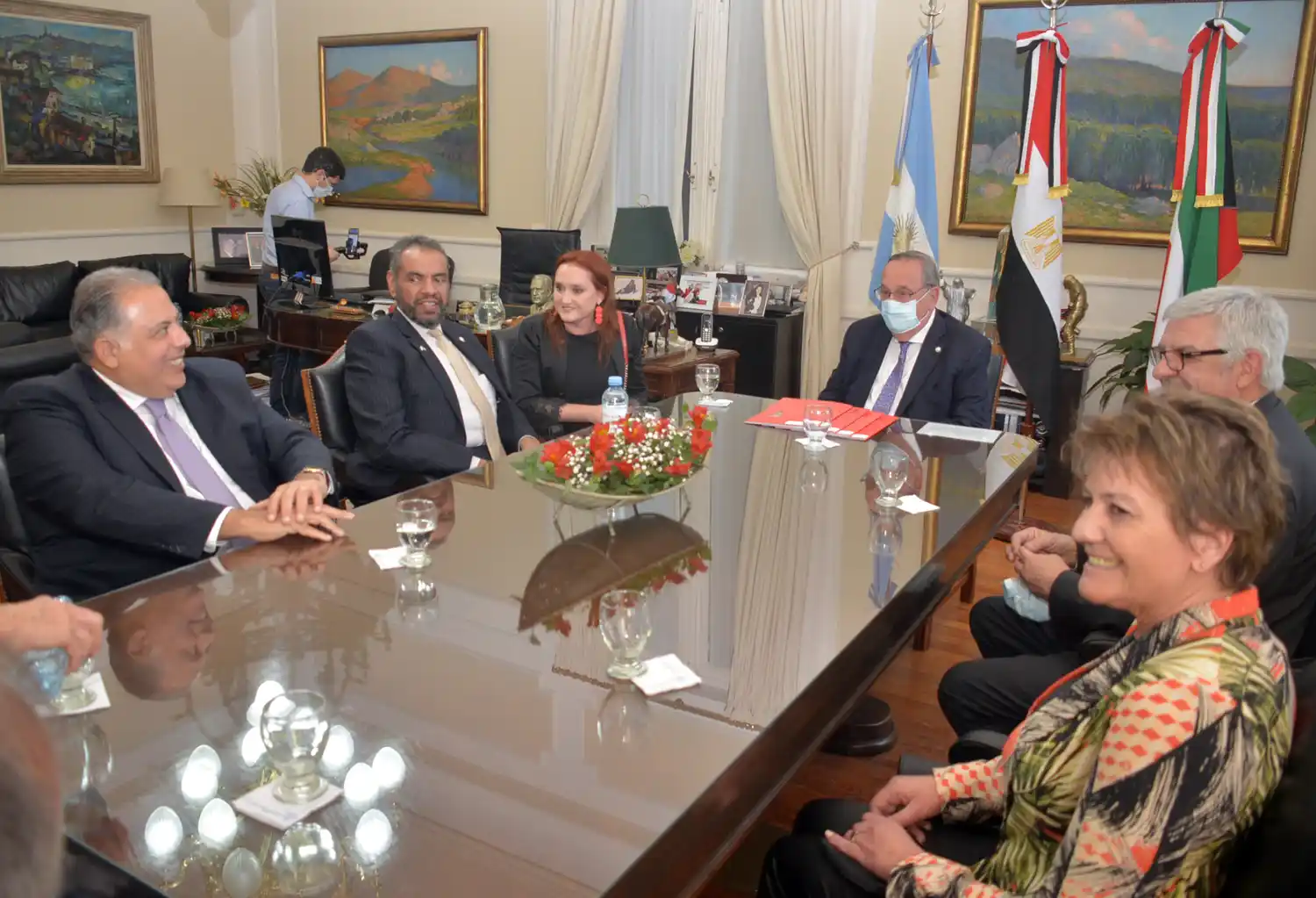 Lunghi presentó cuatro proyectos a los embajadores de Egipto y Kuwait para lograr una posible inversión