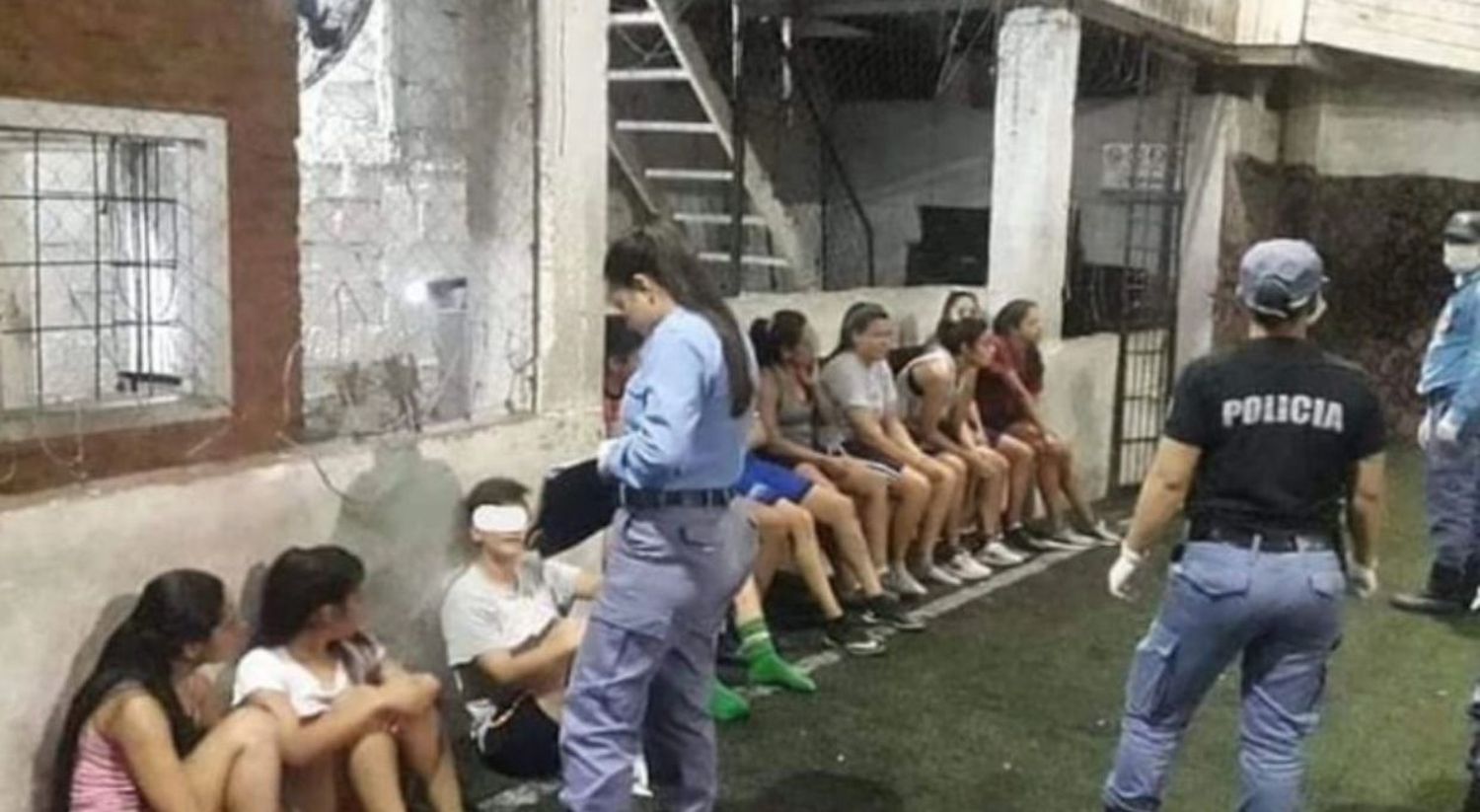 Detuvieron en Chaco a once mujeres que iban a jugar el fútbol