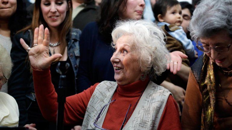 Abuelas de Playa de Mayo brindan detalles de la restitución del nieto 116